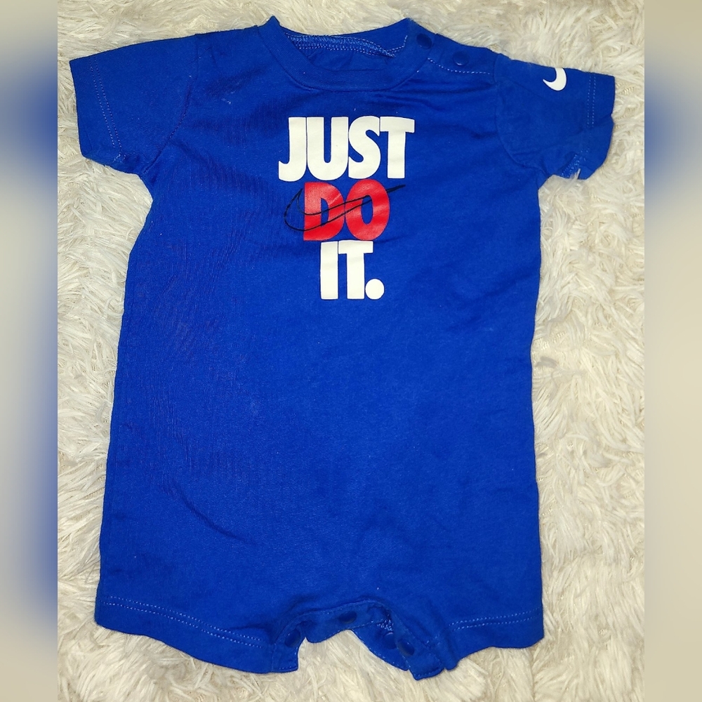 Infants Nike clothing